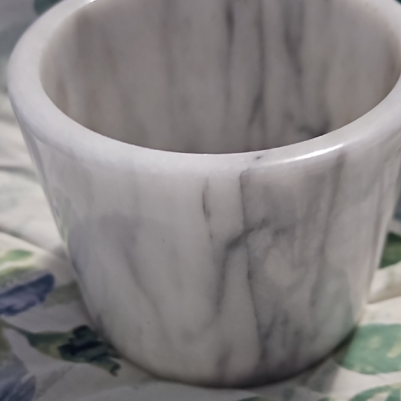 Vintage Elegant  Round White Marble Home Accent Size 4 X 4.5 INCHES Wine Plant - Picture 1 of 6